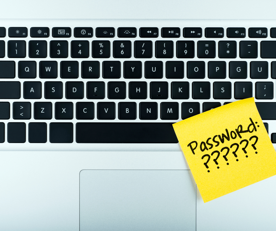 clavier avec post-it écrit Password