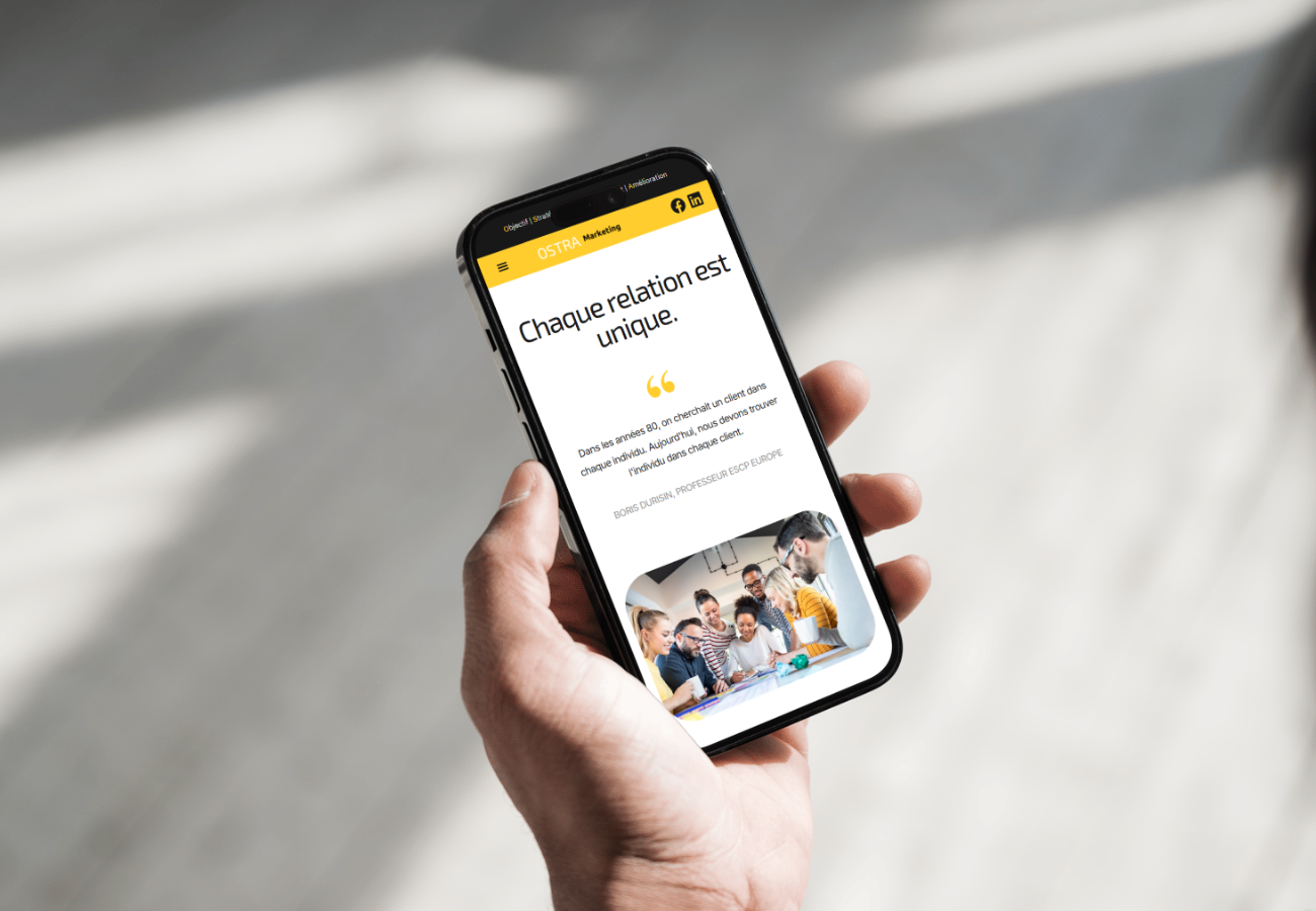 Mockup du site de Ostra Marketing en mobile