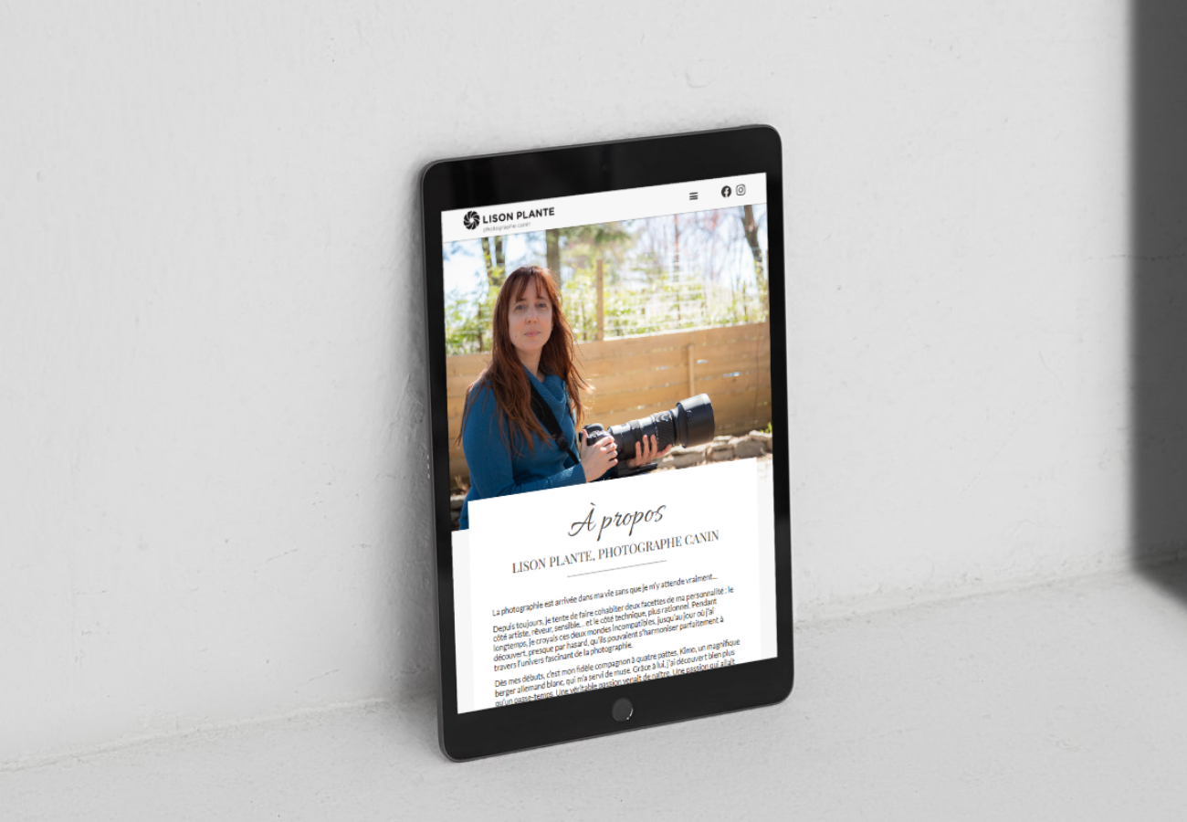 Site web de Lison Plante, photographe canin, sur une tablette mobile