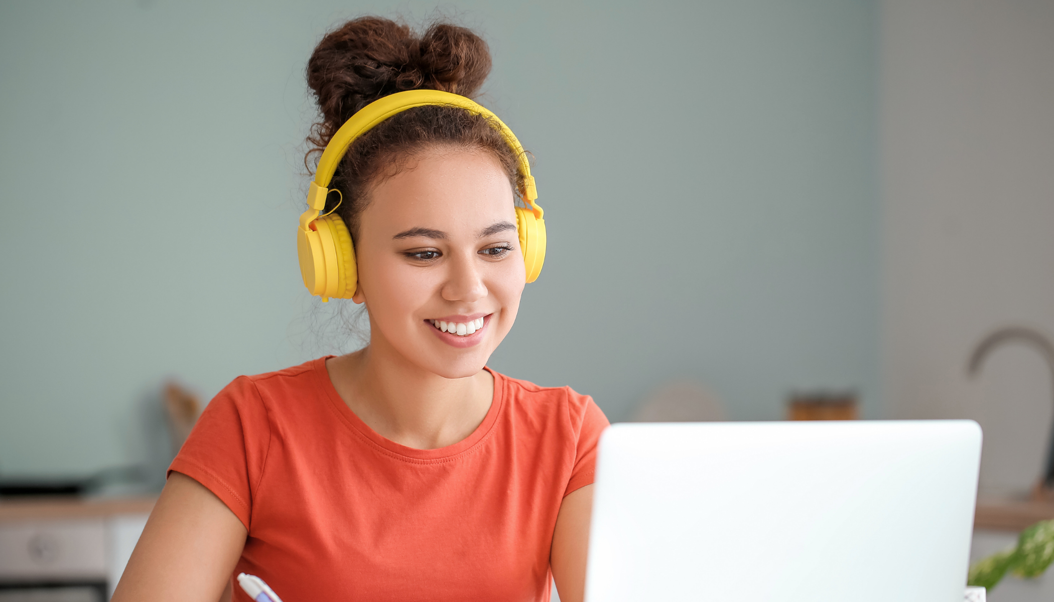 Freelance earbuds yellow
