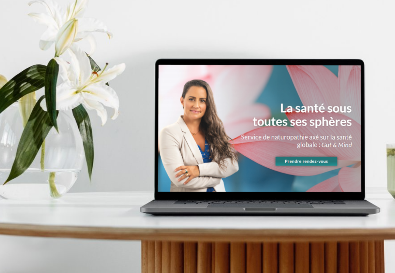 Mockup écran ordi avec site web de Marie Lotus